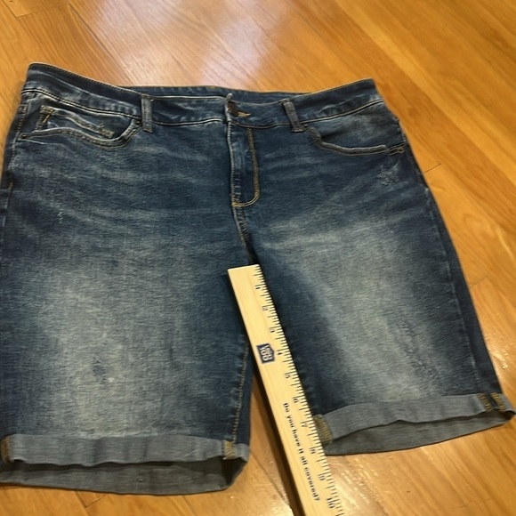 Time and tru women’s jean shorts size 16 . - Picture 10 of 12